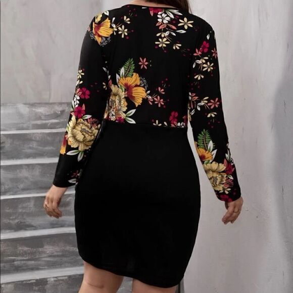 Plus size black floral print twist front dress - Picture 3 of 4
